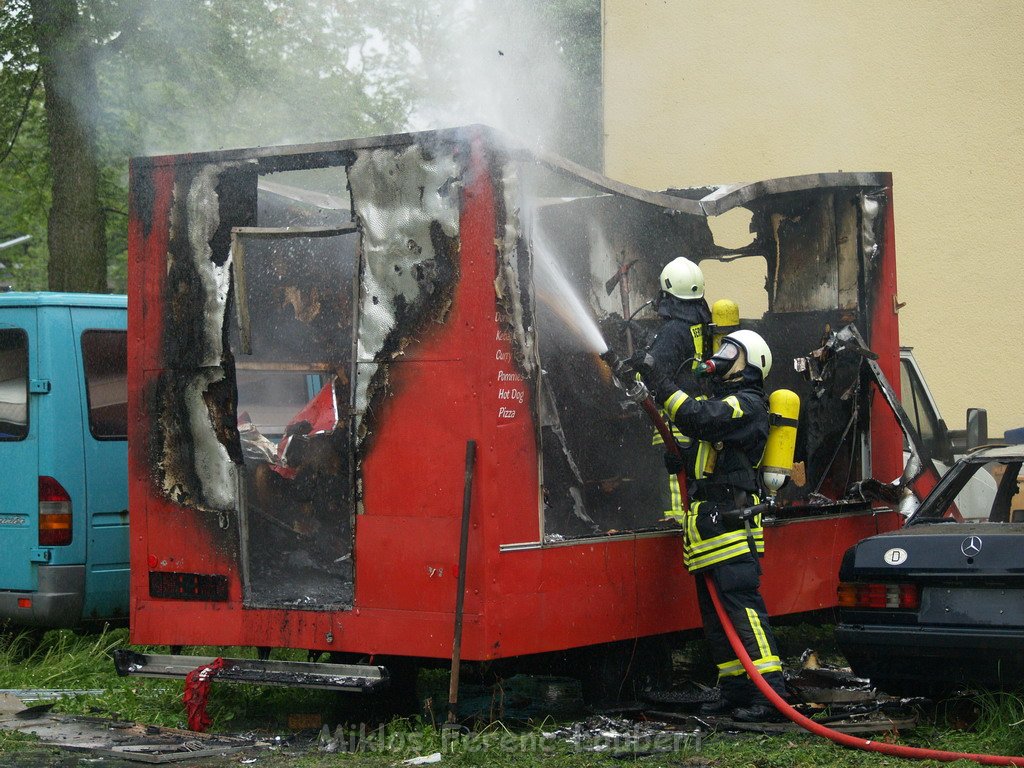 Brand Frittenwagen Pkw Koeln Vingst Passauerstr P38.JPG